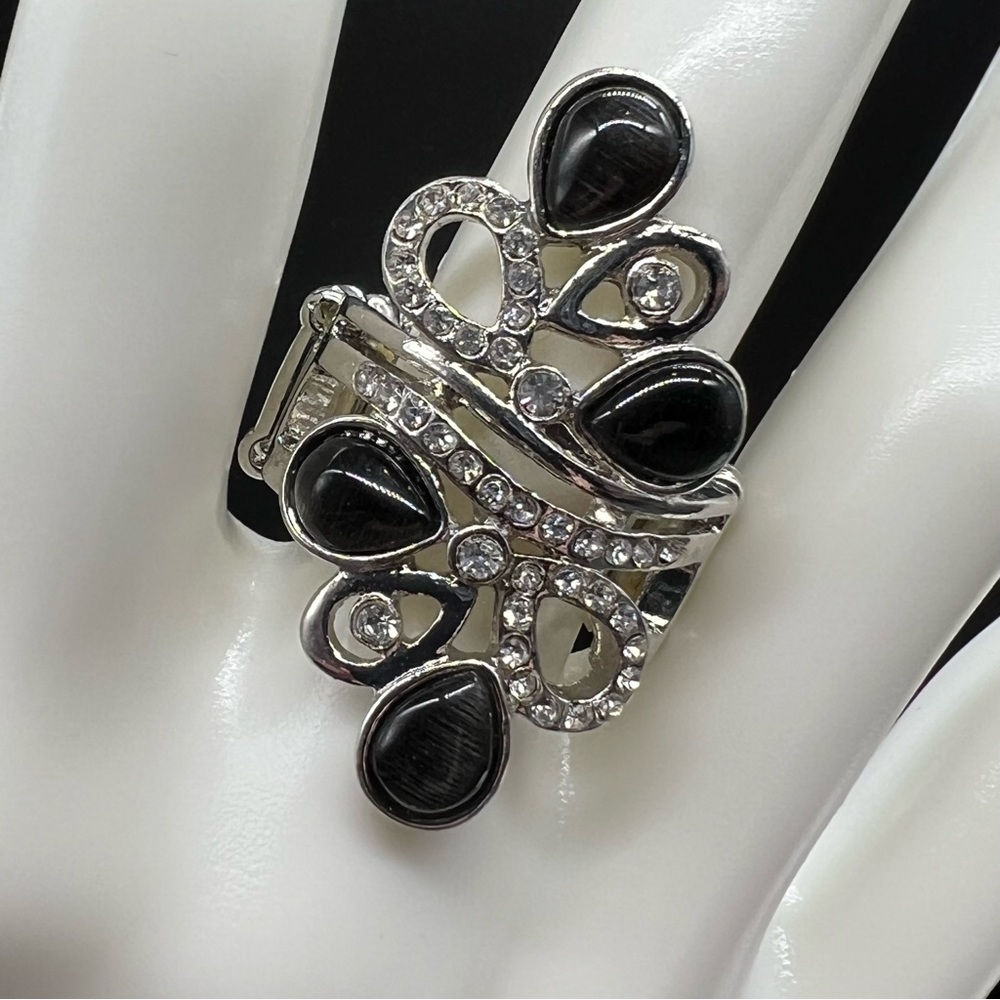 NWOT Statement Ring and Rhinestone Earrings Bundle 2 Piece Bundle - Picture 5 of 8